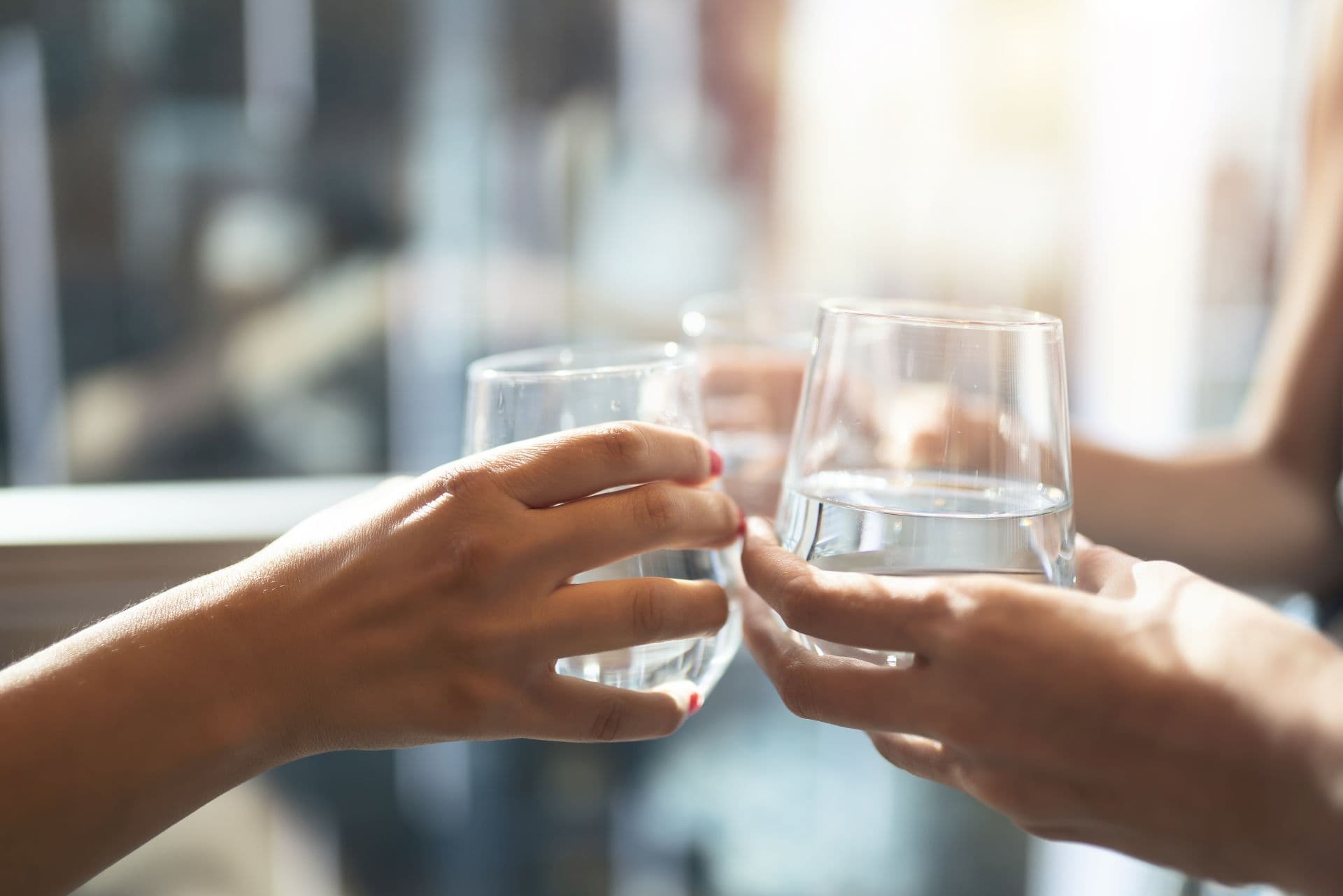 Wasser ist lebenswichtig. Beim Trinken ist allerdings zu viel und zu wenig nicht gut.