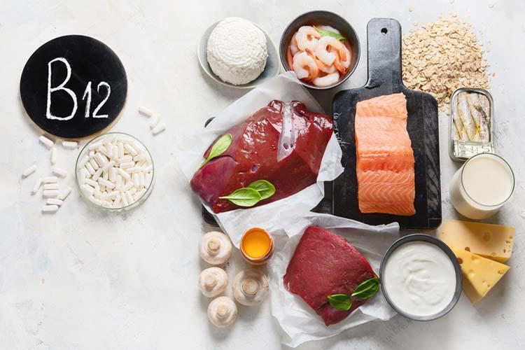 Natürliche Quellen von Vitamin B12: Fleisch, Fisch, Eier und Milchprodukte